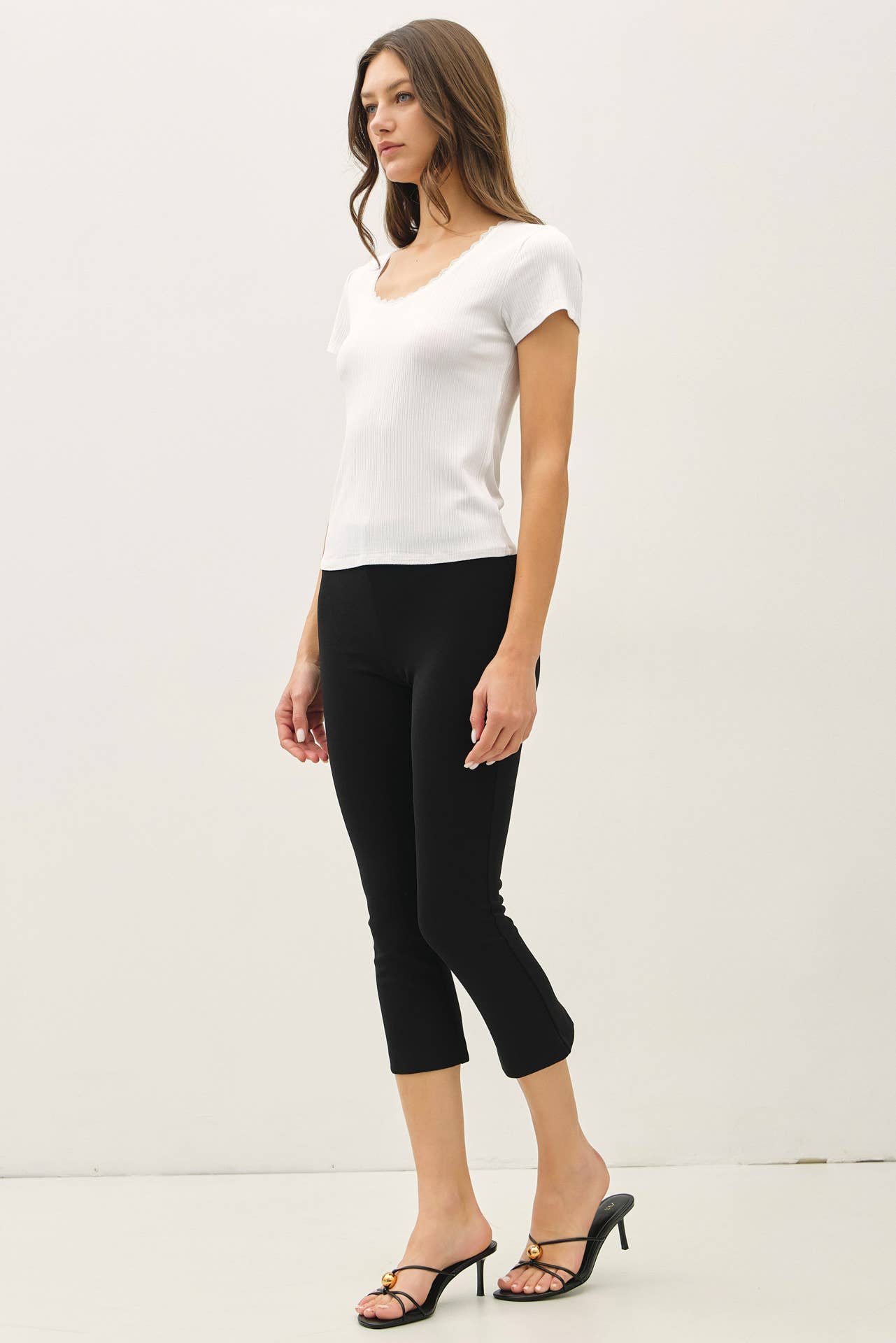 RIBBED SCOOP NECK SHORTSLEEVE TOP