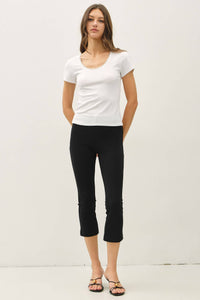 RIBBED SCOOP NECK SHORTSLEEVE TOP