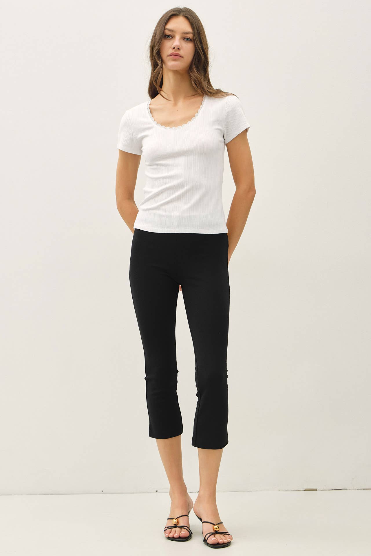RIBBED SCOOP NECK SHORTSLEEVE TOP